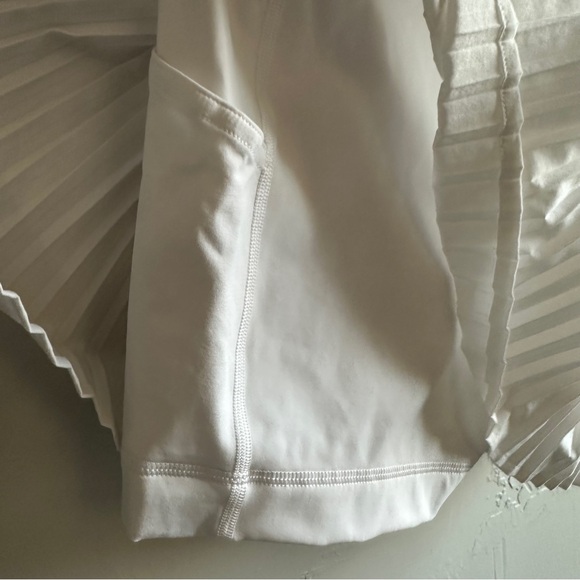 Lululemon Varsity High-Rise Pleated Tennis Skirt in White Size 8 - Picture 14 of 15